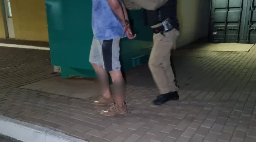 Confusão no trânsito termina com tiros, motorista preso e droga apreendida em Cascavel