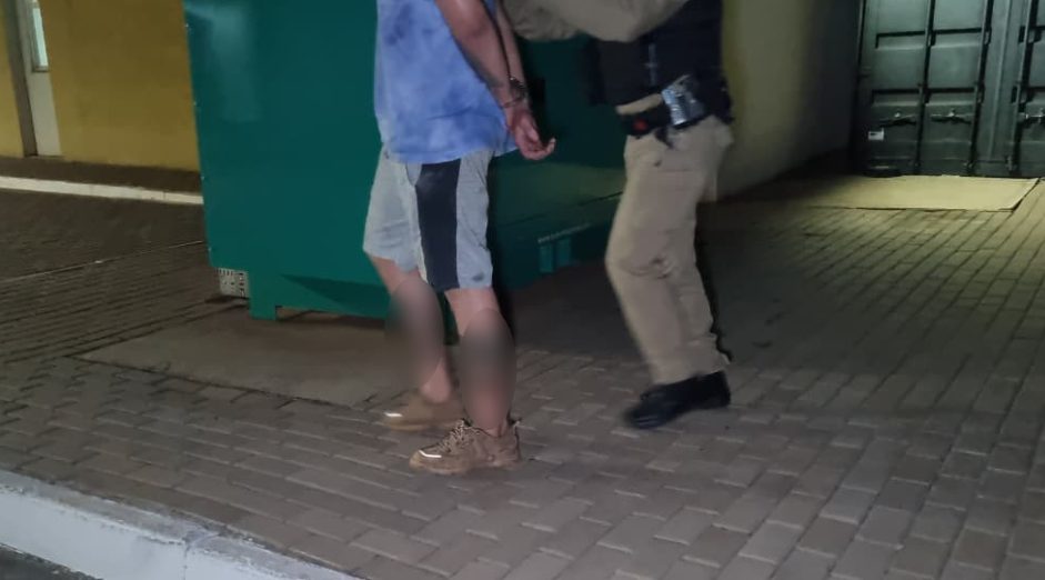 Confusão no trânsito termina com tiros, motorista preso e droga apreendida em Cascavel