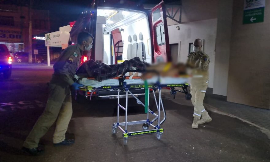 Idoso é socorrido após ser atropelado na PRc-467 em Cascavel