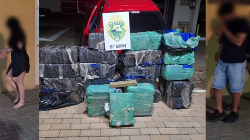 Casal tenta fugir da PM mas é capturado com 350 kg de maconha no carro em Cascavel Imagem referente a Casal tenta fugir da PM mas é capturado com 350 kg de maconha no carro em Cascavel