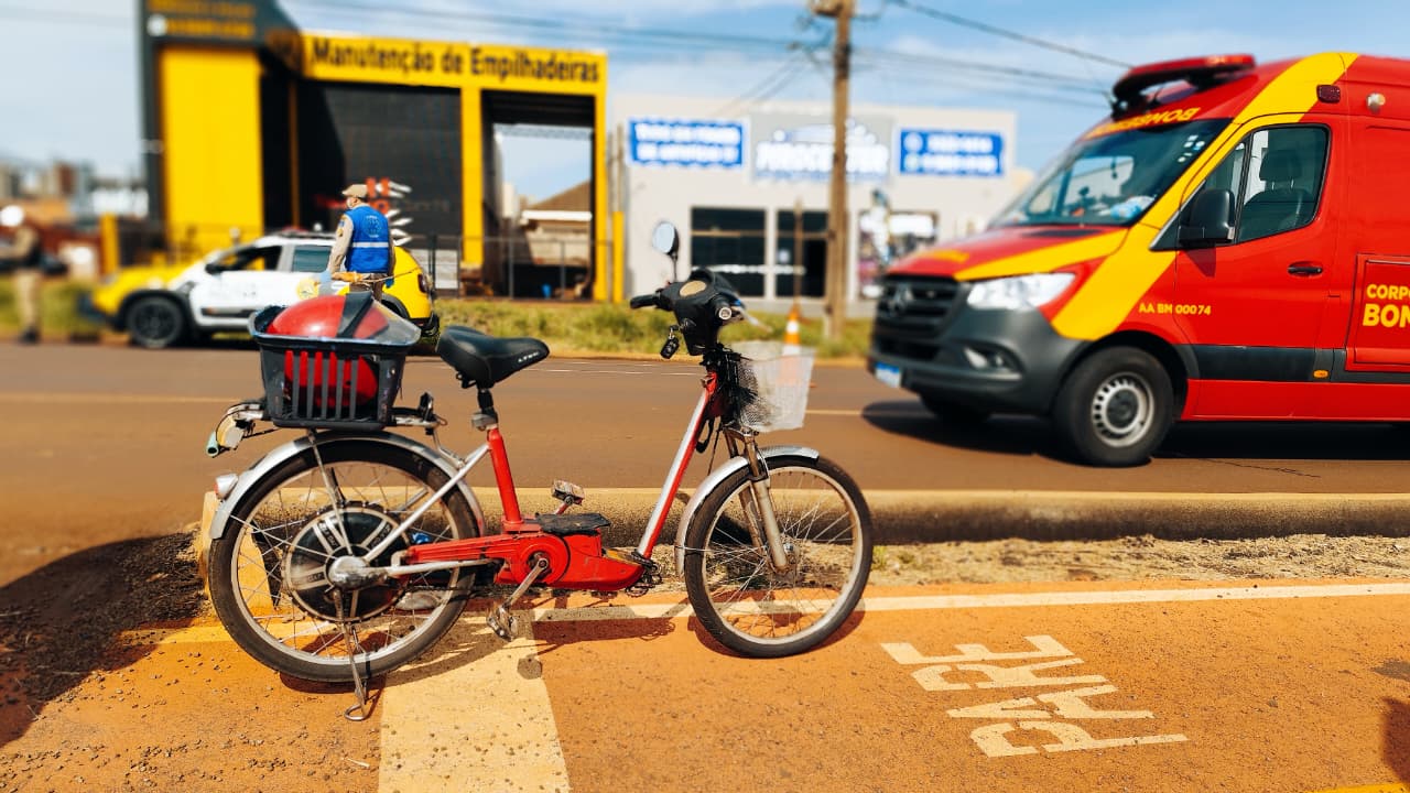 Acidente entre carro e bicicleta na PR-486 deixa idoso ferido em Cascavel