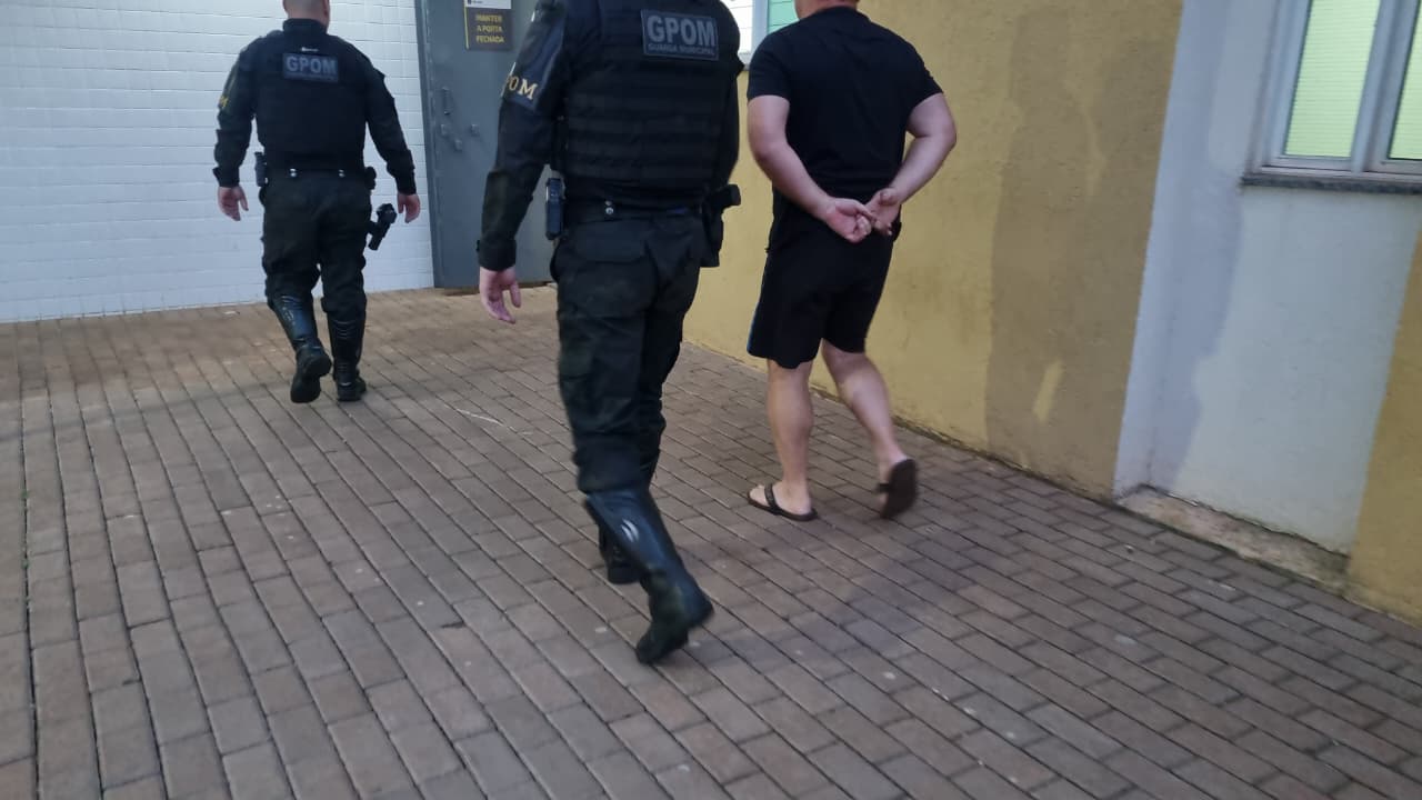Condutor embriagado faz 'borrachão' e é detido no bairro Universitário