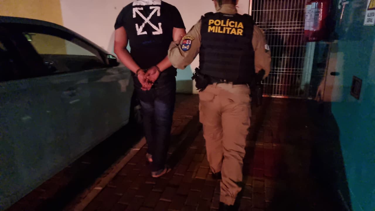 Briga por "sumiço" de celular termina em prisão de marido acusado de agredir esposa