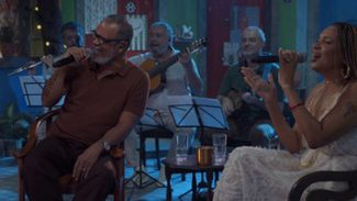 Teresa Cristina recebe Marquinho China no programa Samba na Gamboa Teresa Cristina recebe Marquinho China no programa Samba na Gamboa