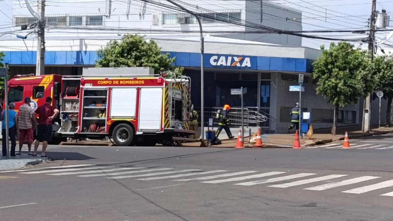 Fumaça em agência da Caixa Econômica causa pânico