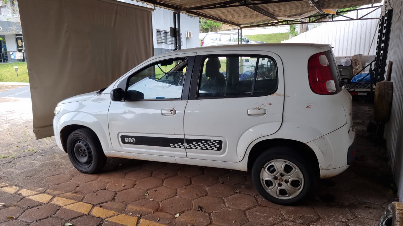 Carro de motorista de aplicativo esfaqueado é localizado pela PM