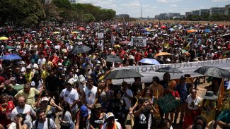 Milhares marcham no DF contra anistia a golpistas e PEC da Blindagem Milhares marcham no DF contra anistia a golpistas e PEC da Blindagem