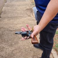 Imagem referente a Morador que atirou contra ladrão é identificado e possui registro de CAC