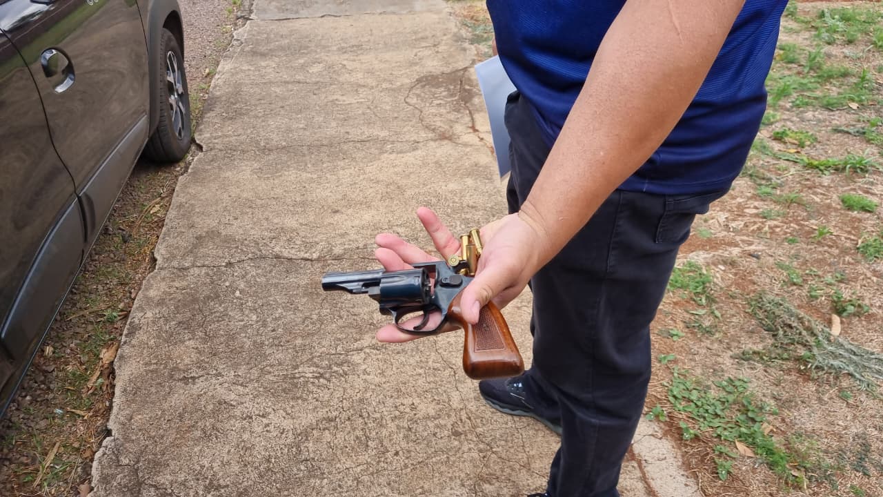 Morador que atirou contra ladrão é identificado e possui registro de CAC