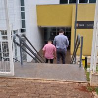 Imagem referente a Morador que neutralizou ladrão no Parque São Paulo se apresenta na Delegacia acompanhado de advogado