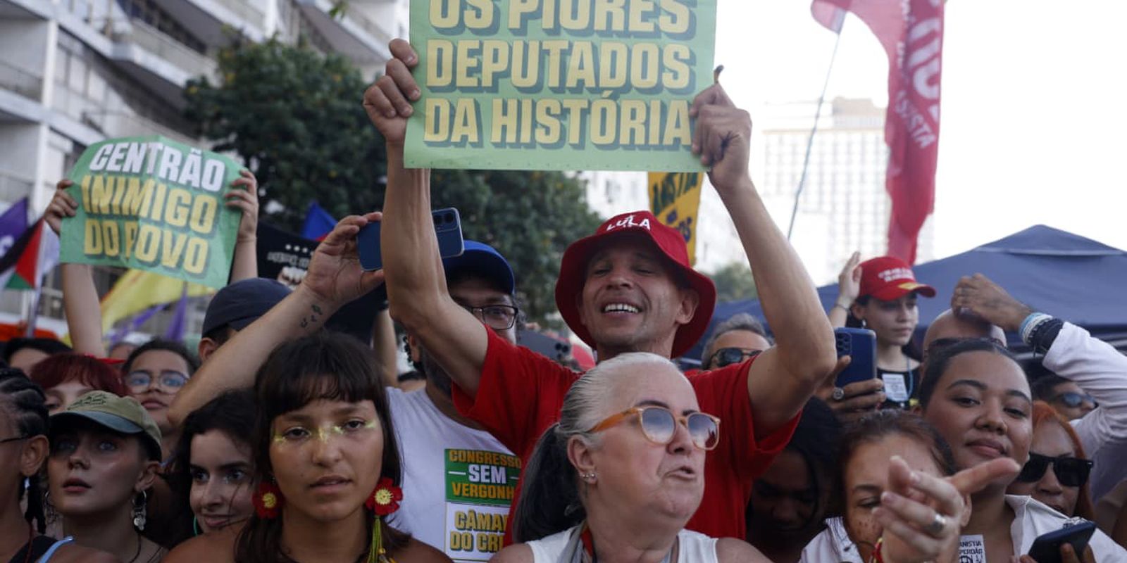 Ato no RJ com Caetano, Chico e Gil repudia anistia e PEC da Blindagem