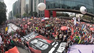 Em todo país, milhares protestam contra anistia e PEC da Blindagem Em todo país, milhares protestam contra anistia e PEC da Blindagem