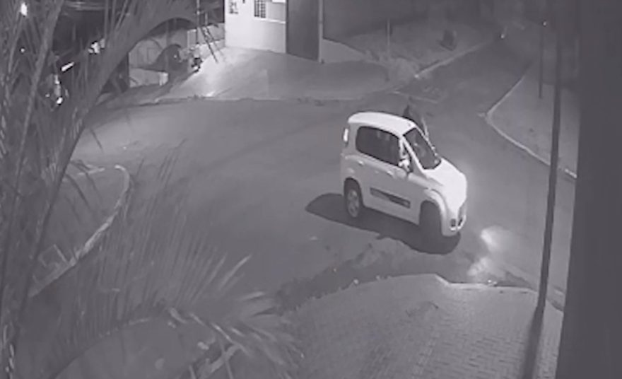 Vídeo mostra momento em que motorista de aplicativo é esfaqueado em assalto no Bairro Neva