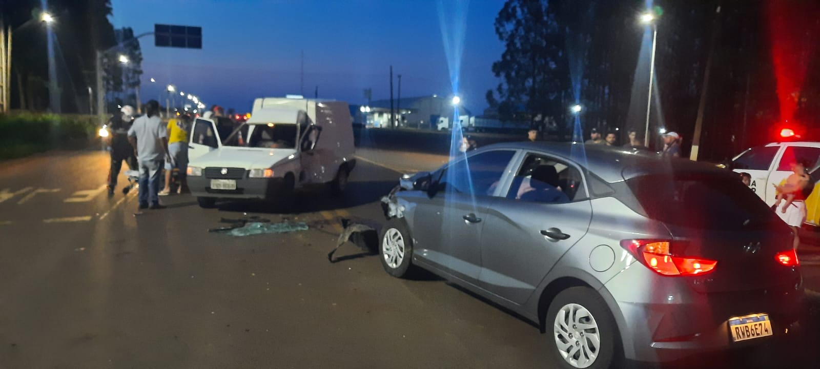 Fiorino cruza pista e é atingido por HB20 em acidente na PR-486