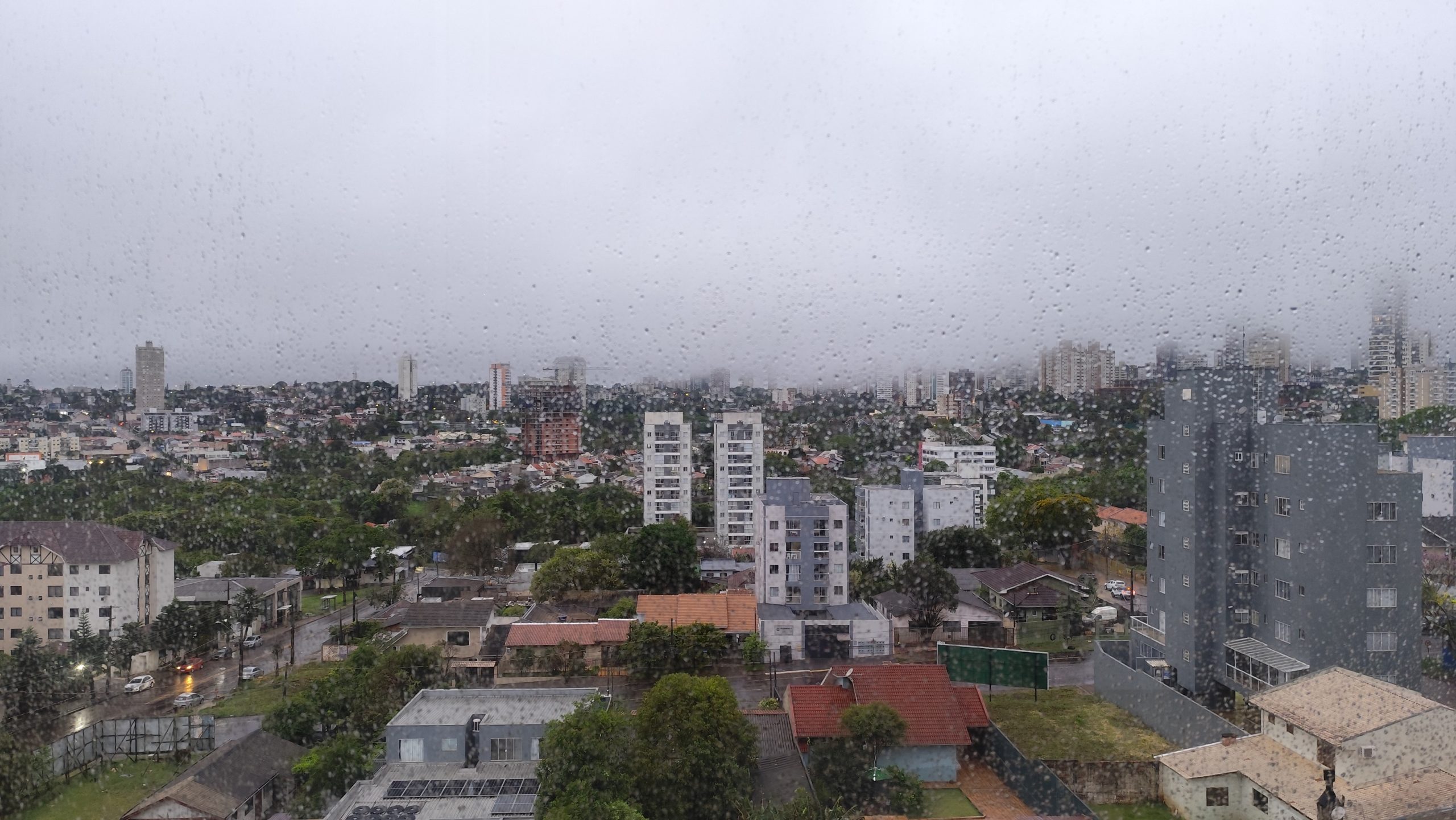 Primeiro dia do ano será de instabilidade e risco de tempestades em Cascavel, aponta Simepar Primeiro dia do ano será de instabilidade e risco de tempestades em Cascavel, aponta Simepar