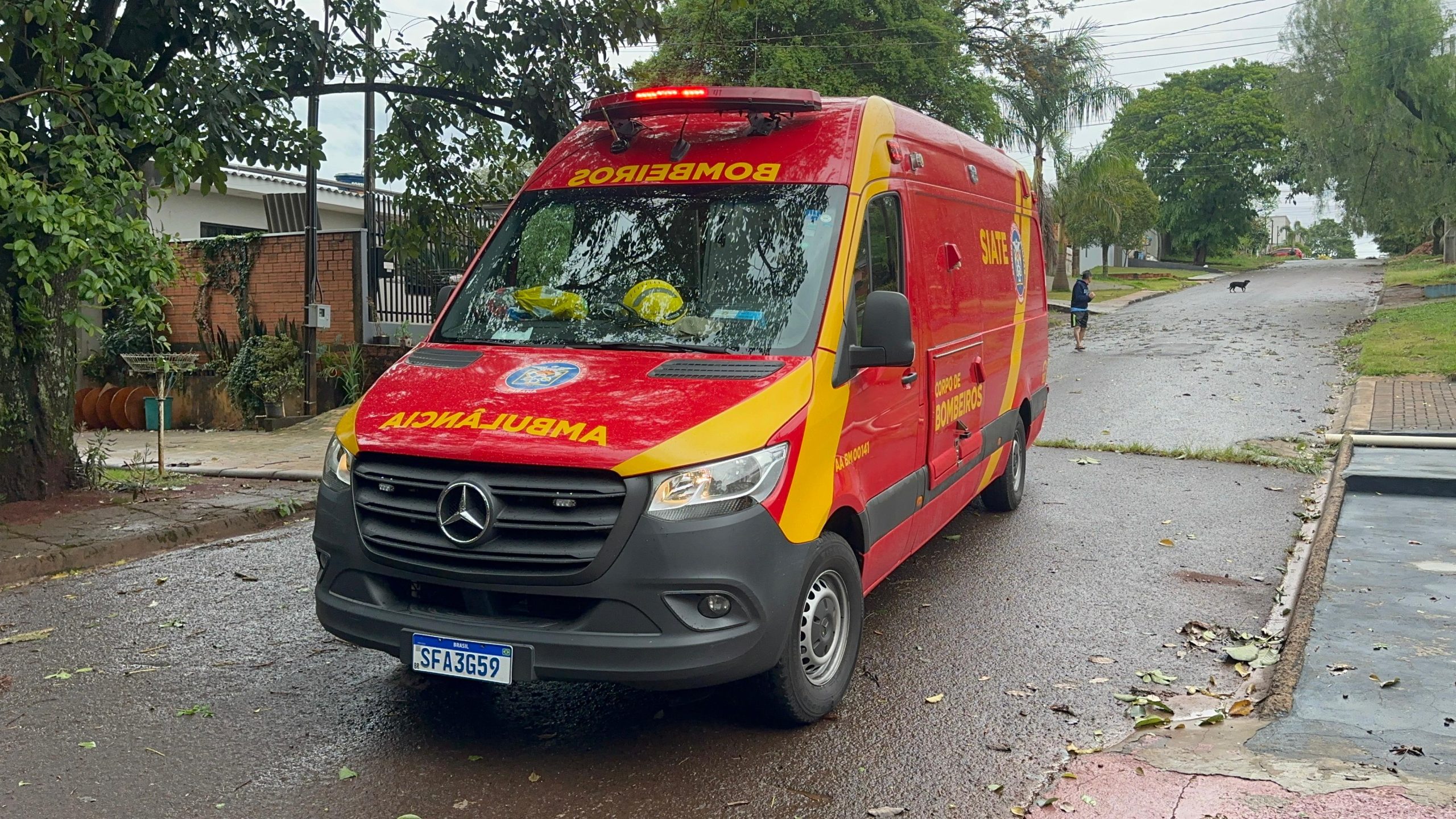 Idosa sofre queimadura de 2º grau com água quente
