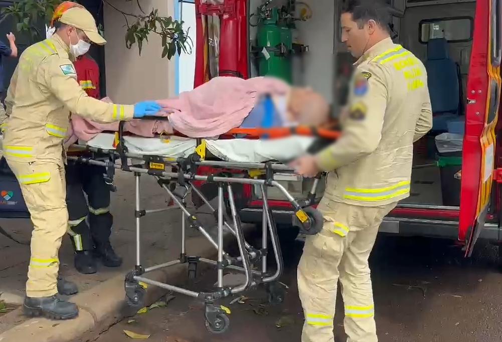 Idoso sofre queda e é socorrido pelo Siate no Centro de Cascavel