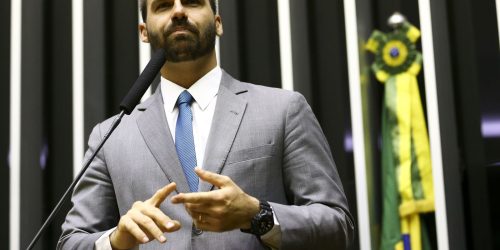 Imagem referente a Câmara deve ser comunicada sobre denúncia contra Eduardo Bolsonaro