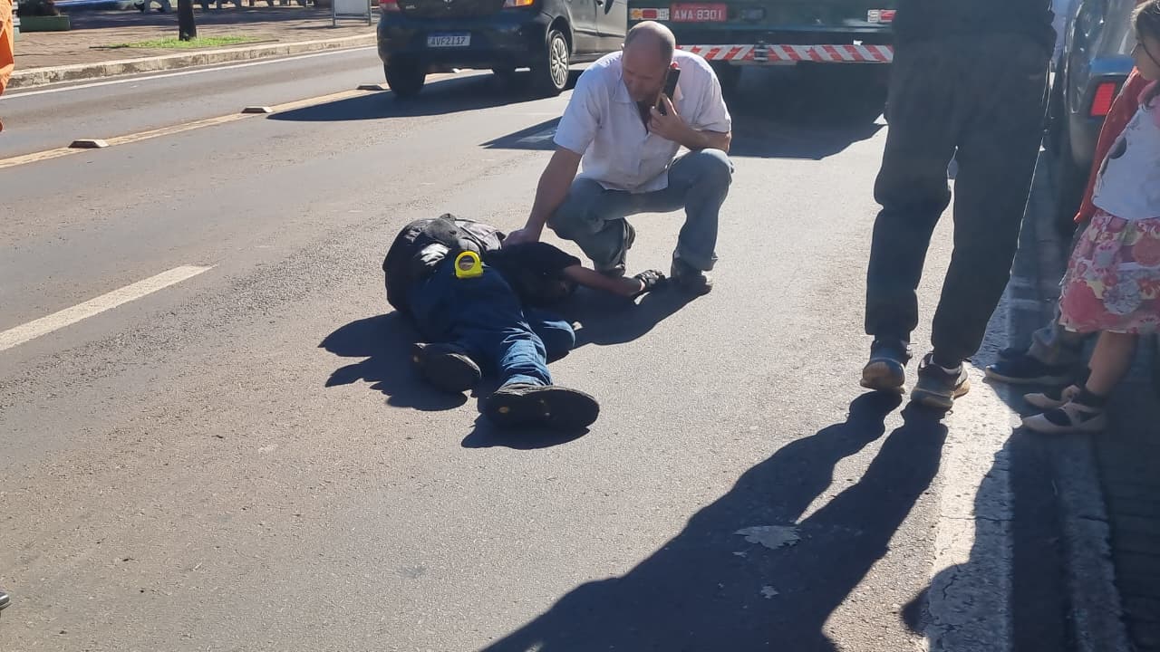 Homem é encontrado caído no meio das pistas da Avenida Brasil, no Centro de Cascavel