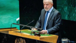 Lula diz que manifestações são “espetáculo da democracia” Lula diz que manifestações são “espetáculo da democracia”