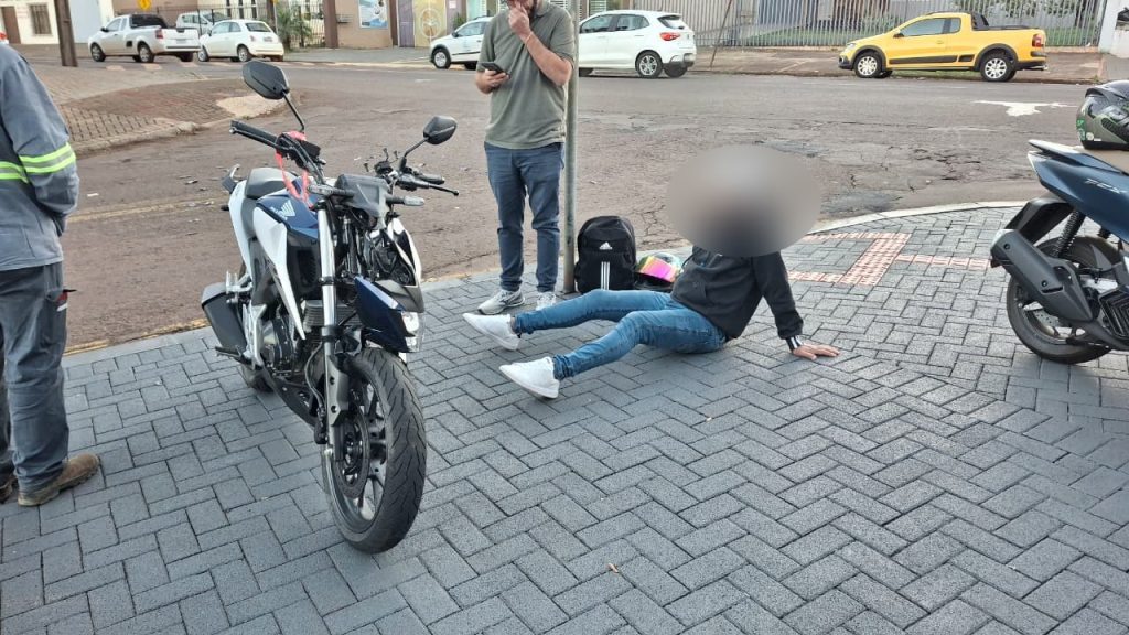 Motociclista fica ferido após acidente na Rua Jacarezinho em Cascavel Motociclista fica ferido após acidente na Rua Jacarezinho em Cascavel