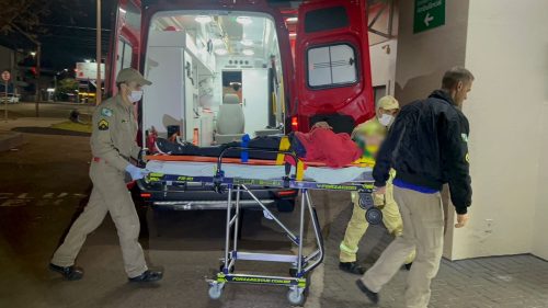 Ciclista fica ferido ao colidir contra carro no Bairro Morumbi