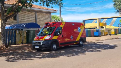 Menino de 9 anos é socorrido após bater a cabeça na Escola Ana Neri