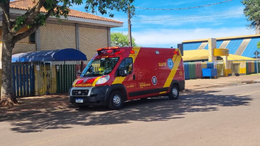 Menino de 9 anos é socorrido após bater a cabeça na Escola Ana Neri