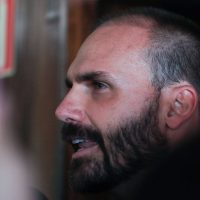Motta nega indicação de Eduardo Bolsonaro como líder da minoria Imagem referente a Motta nega indicação de Eduardo Bolsonaro como líder da minoria