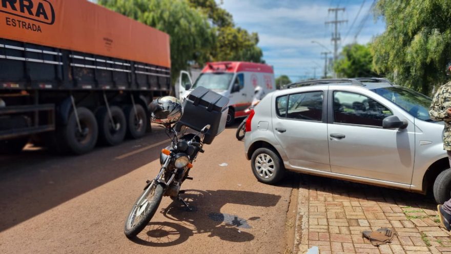 Motociclista fica ferido em acidente de trânsito na Rua Colonização
