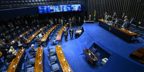 CCJ do Senado pode enterrar PEC da Blindagem nesta quarta Imagem referente a CCJ do Senado pode enterrar PEC da Blindagem nesta quarta