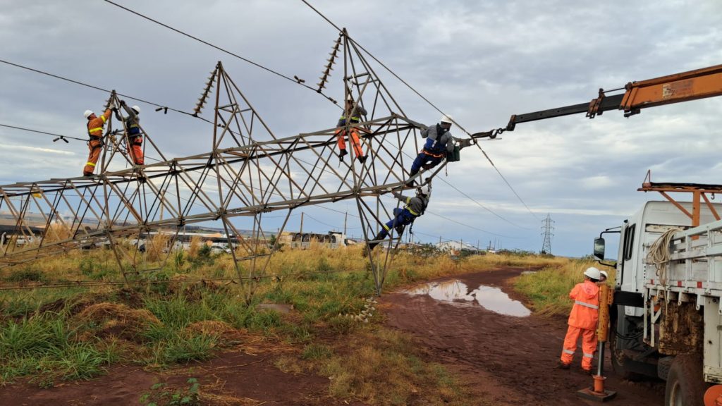 Equipes da Copel já atenderam mais de 11 mil serviços de religação de energia após tempestades
