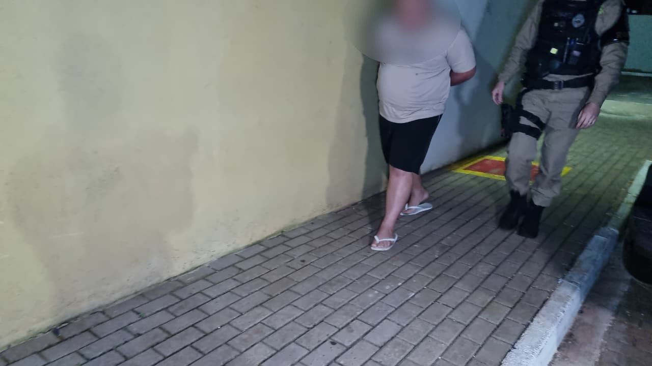 Motorista é preso com porções de haxixe e cocaína no Bairro Santa Felicidade em Cascavel