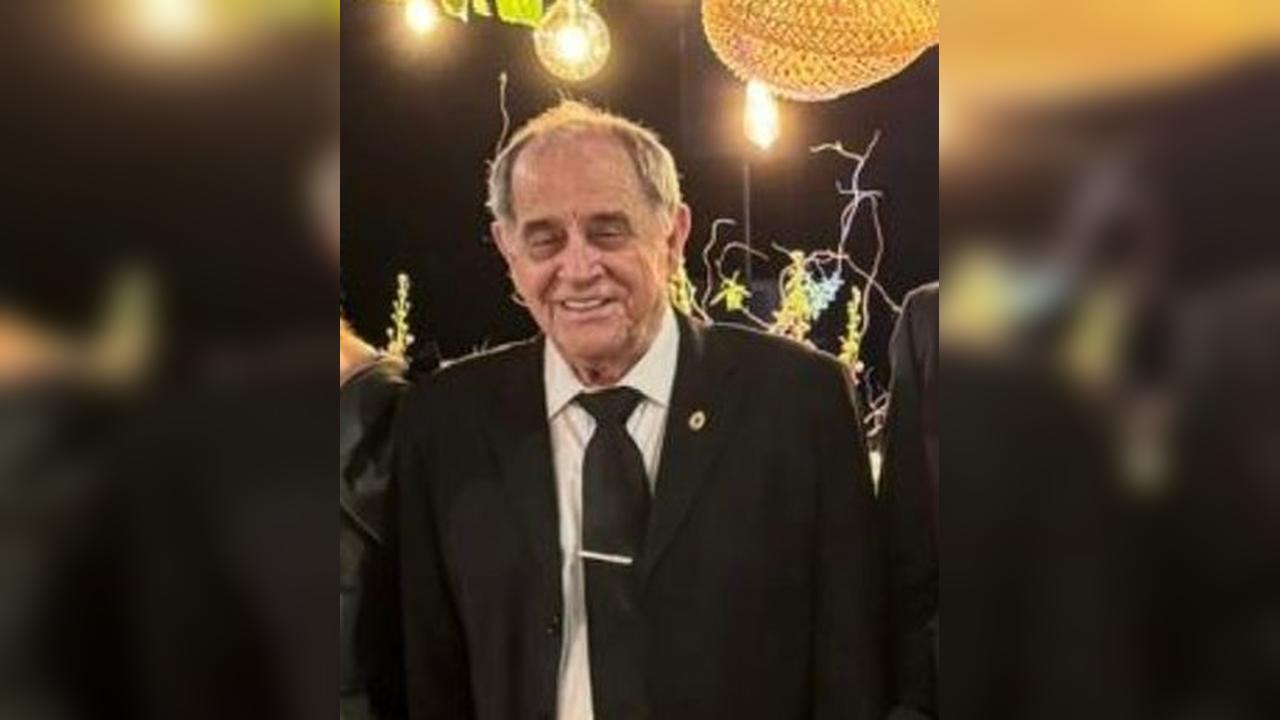 Família e amigos se despedem de Rui Menon