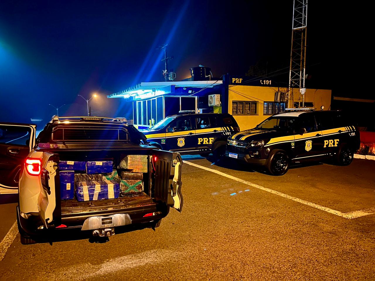 Fuga alucinada na BR-277: polícia apreende 413 kg de maconha em caminhonete