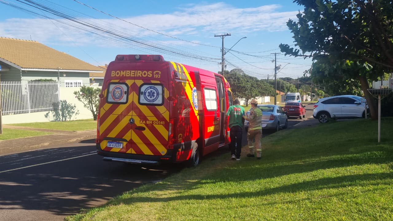 Ciclista fica ferido em colisão com carro na Rua Natal, no Bairro Coqueiral