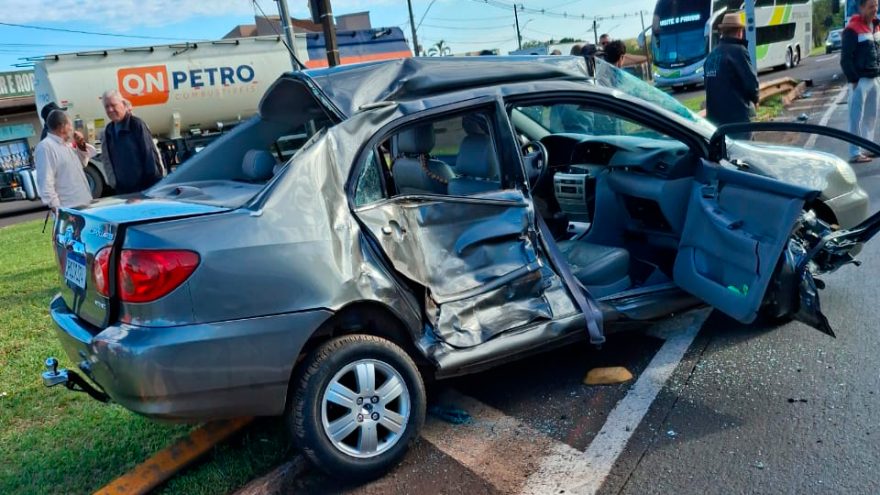 Acidente deixa vítimas encarceradas na rodovia BR-277, no Distrito Agro-Cafeeira