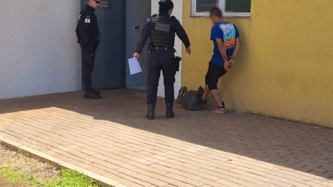 Detido se tranca em banheiro de escritório ao ver GM e acaba preso em Cascavel