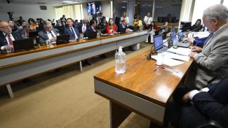 Comissão do Senado aprova isenção do IR para quem ganha até R$ 5 mil Comissão do Senado aprova isenção do IR para quem ganha até R$ 5 mil