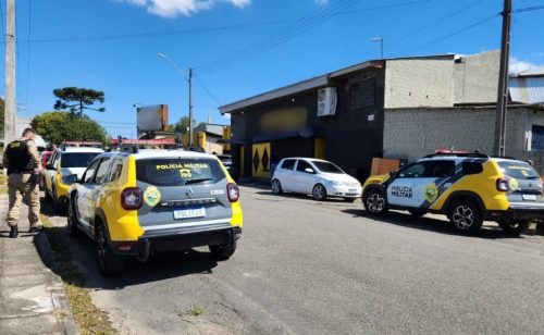 Jovem é encontrado morto com tiro na cabeça após passar manhã bebendo com amigos em bar