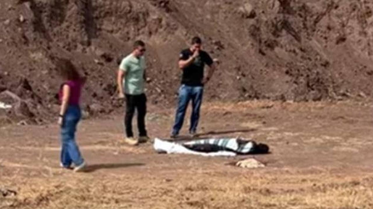 Adolescente é encontrado morto com marcas de facadas