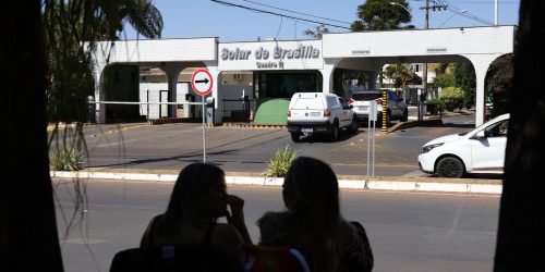 Polícia reconhece falhas em relatório de vistoria na casa de Bolsonaro Imagem referente a Polícia reconhece falhas em relatório de vistoria na casa de Bolsonaro