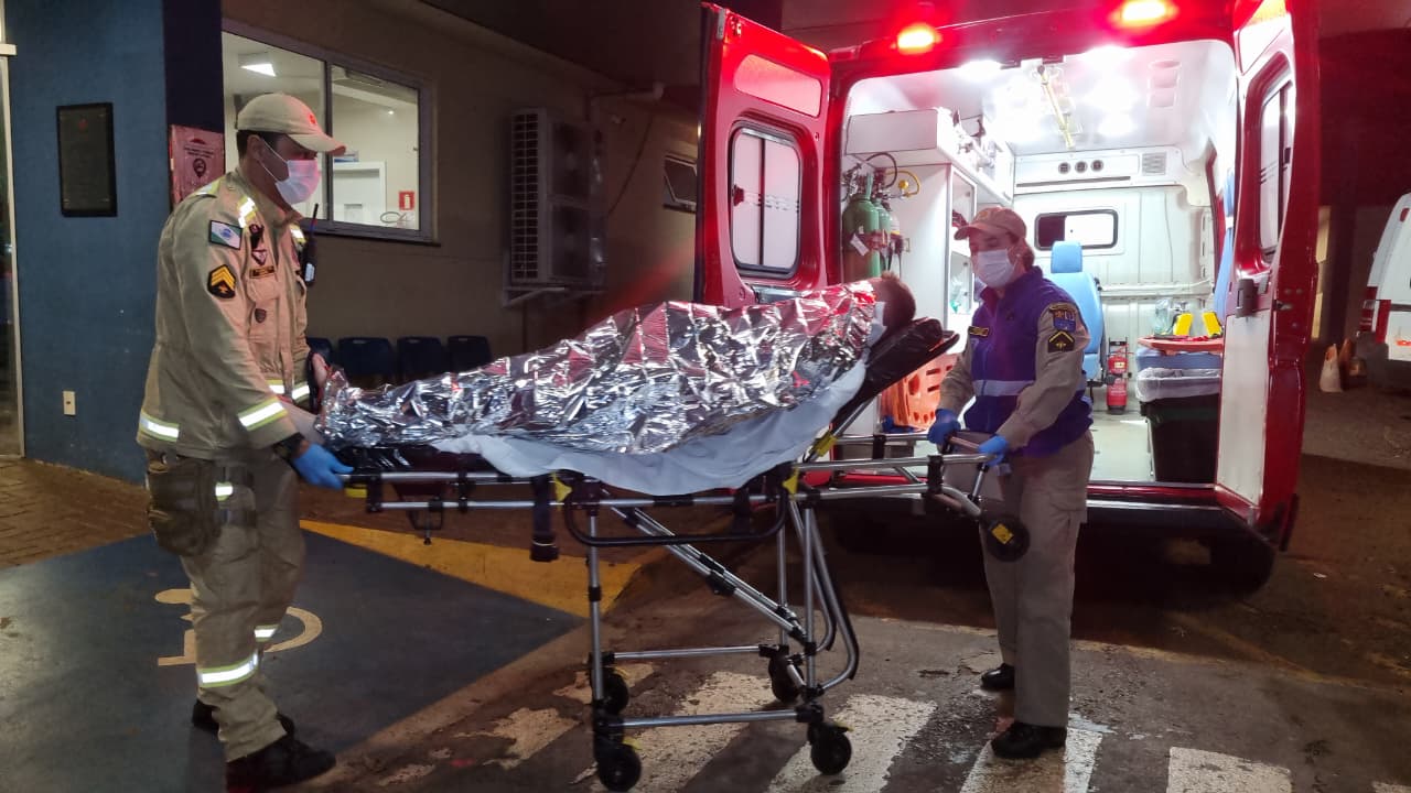 Homem tem 32% do corpo queimado ao acender fogo com álcool no Santa Cruz