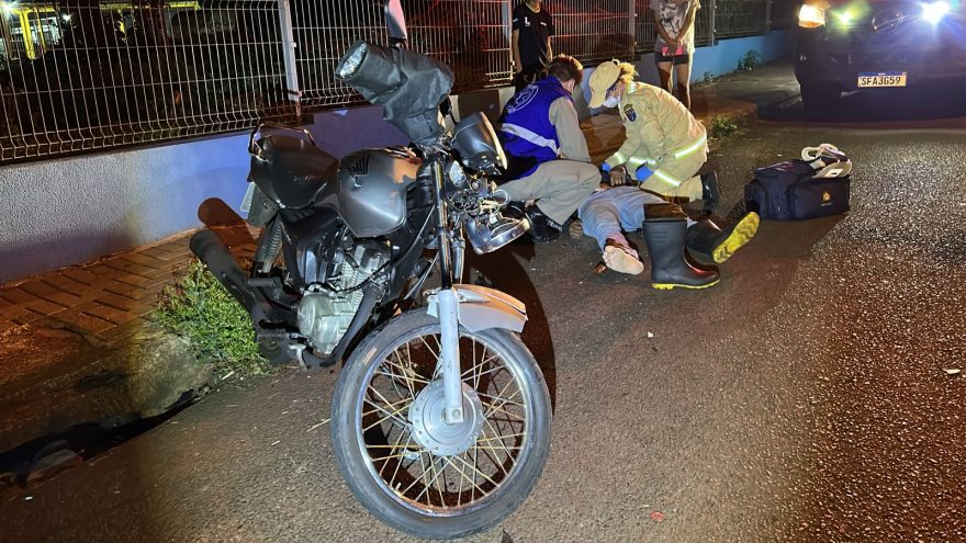 Entregador fica ferido em colisão entre motos no Bairro Interlagos