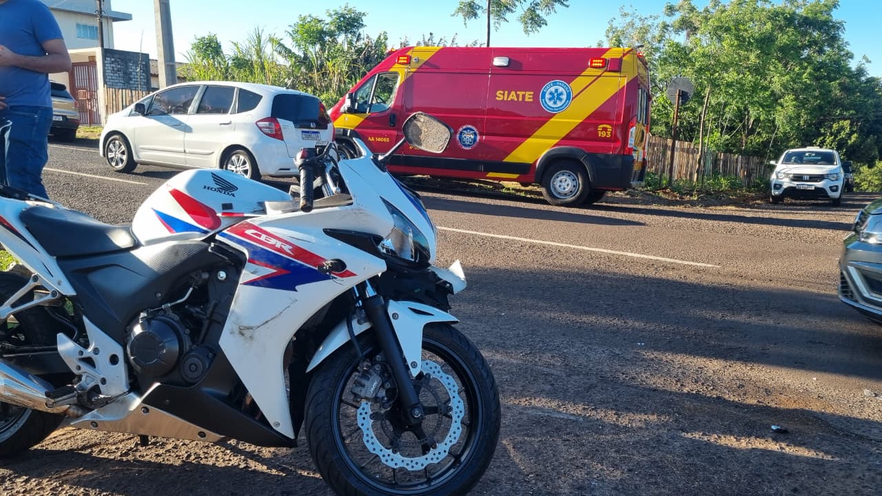 Honda CBR e XC40 se envolvem em colisão na Avenida Brasil