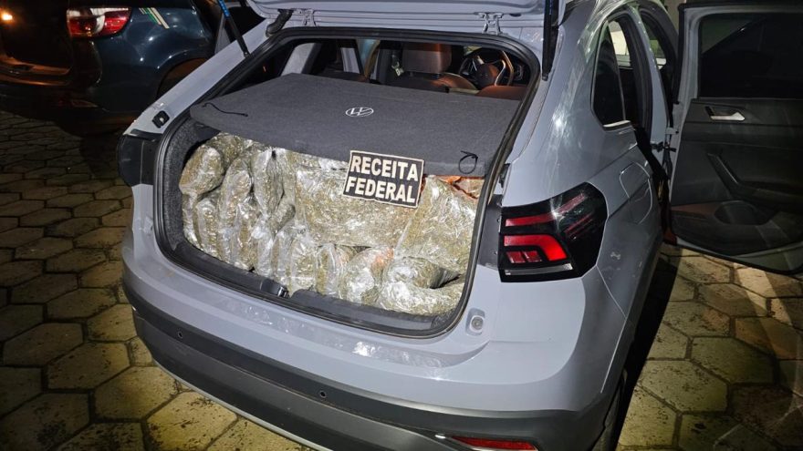 Jovens são flagrados com 115 kg de droga em abordagem na BR-277