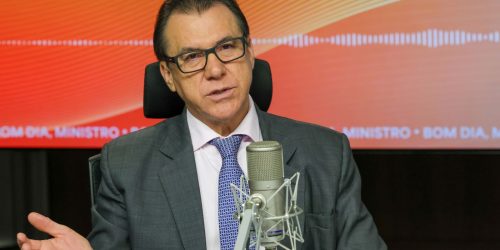 Marinho defende mobilização popular como pressão contra escala 6 por 1 Imagem referente a Marinho defende mobilização popular como pressão contra escala 6 por 1