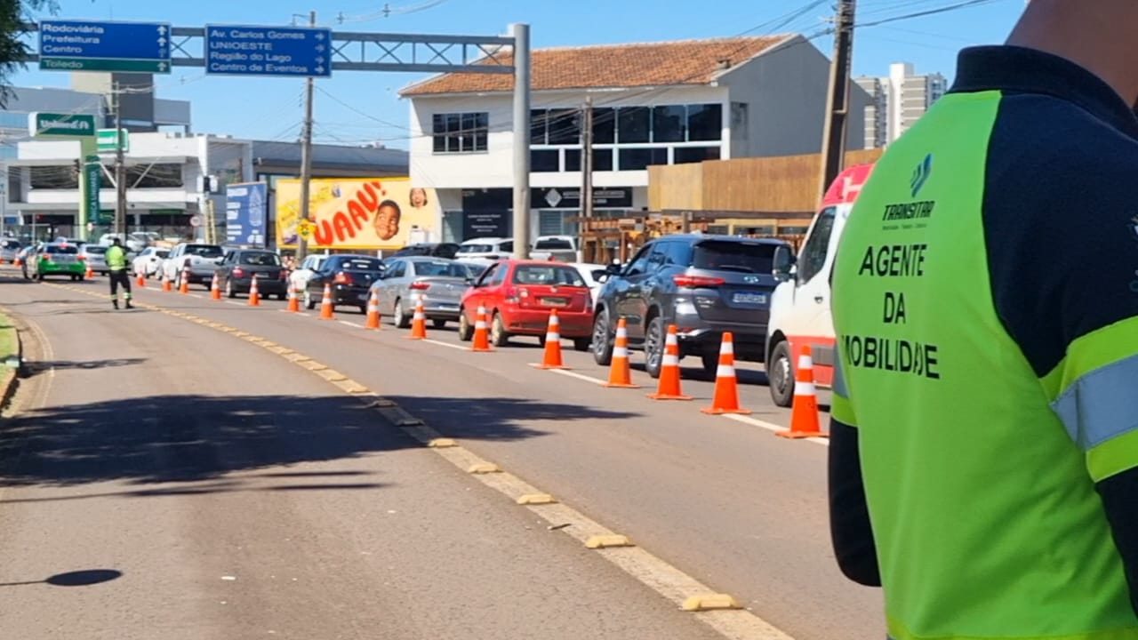 Trânsito fica lento durante aferição de radares em Cascavel