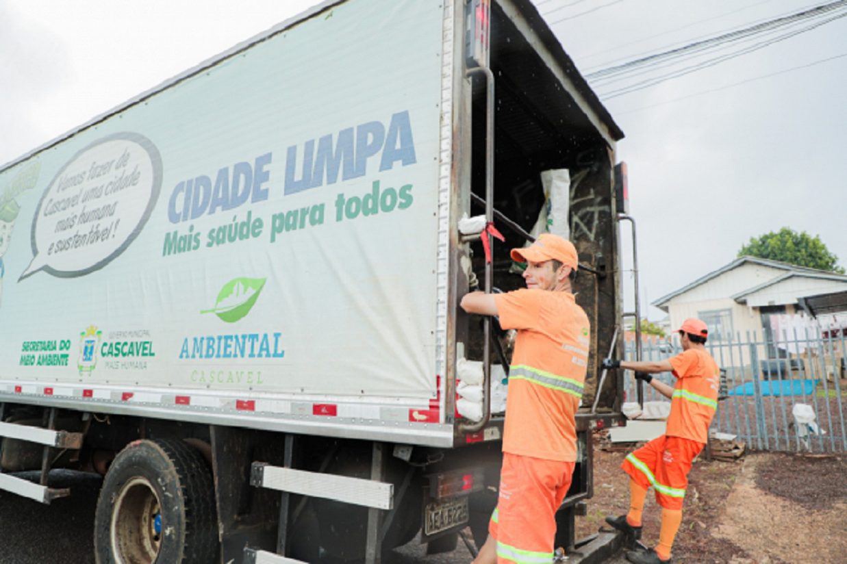 Vereadora propõe lei para garantir acesso gratuito a sanitários e água potável para garis