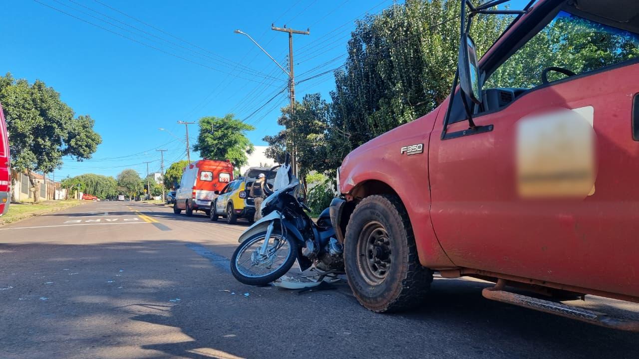 Motociclista fica ferida em acidente de trânsito na Rua Epitácio Pessoa